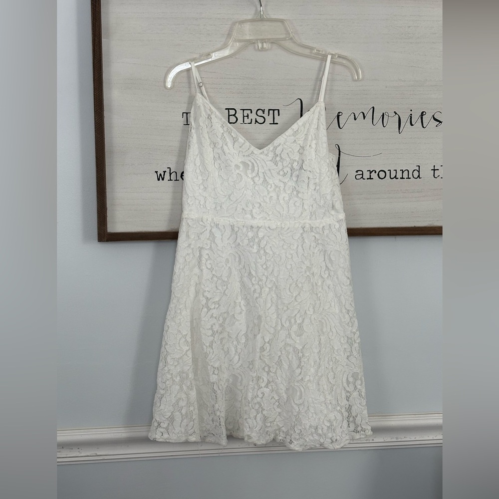 Lulu’s white, lace print mini dress